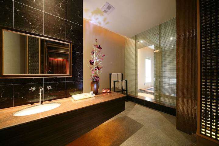 Room 4 of 49