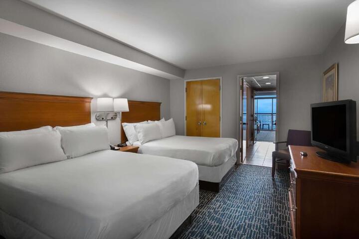 2 Queen Beds Street View Balcony West Wing (33 of 42)