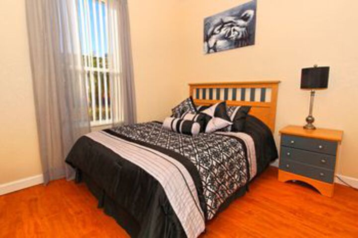Room 8 of 16