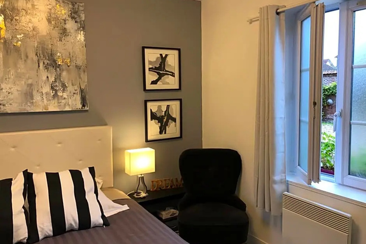 Room 2 of 8