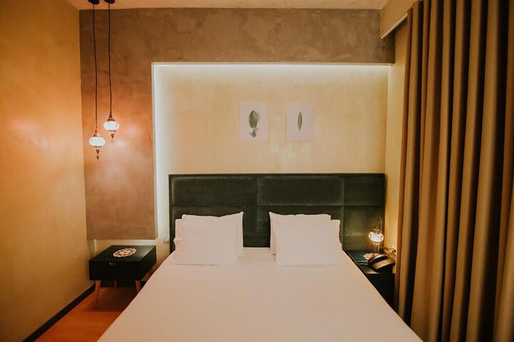 Room 32 of 59