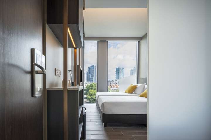 Room 2 of 33