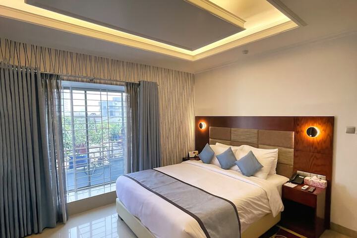 Room 13 of 27