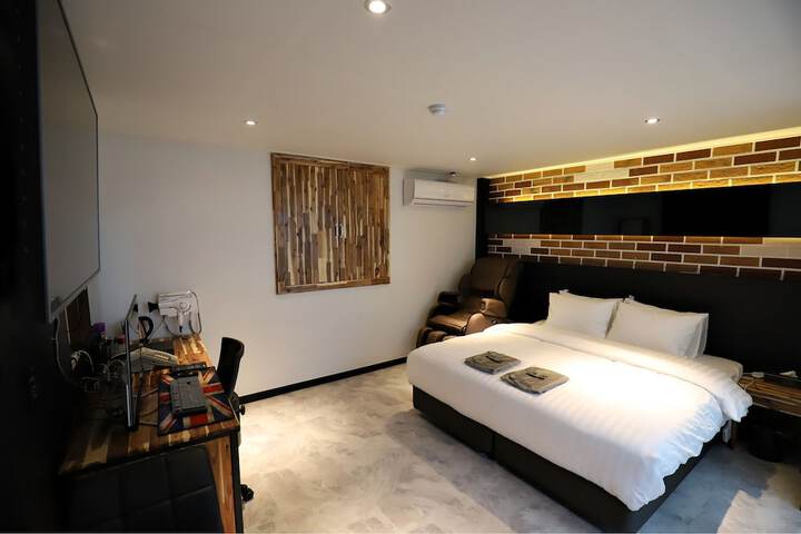 Room 9 of 27
