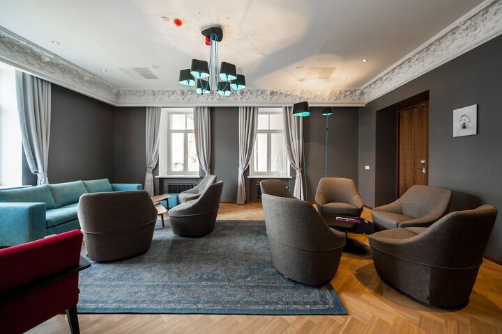 Lounge 86 of 108