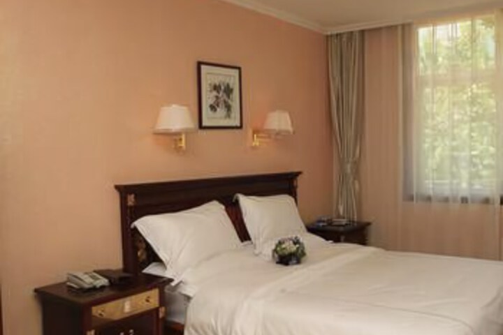 Room 7 of 8