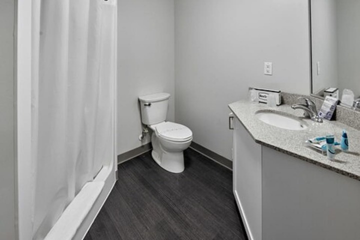 Room 8 of 18