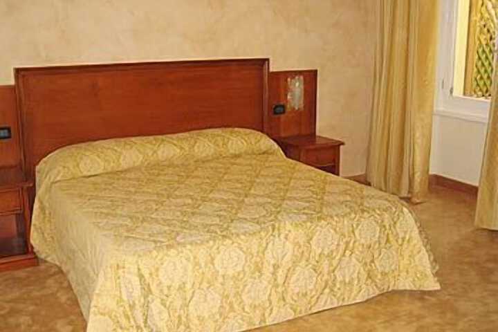 Room 6 of 40