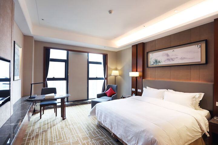 Room 7 of 14