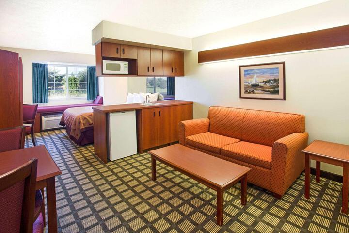 1 Queen Bed Pet Friendly (11 of 11)