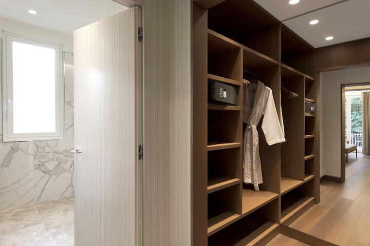 Room 4 of 133