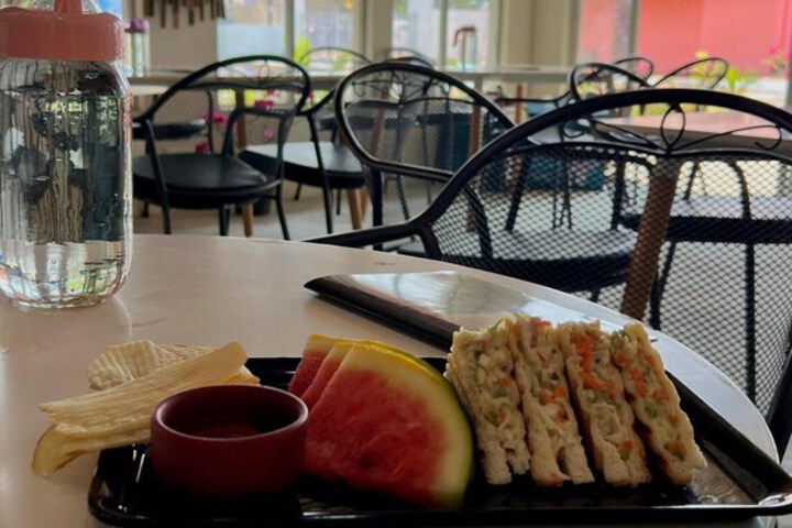Dining 28 of 49