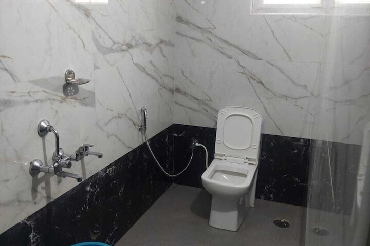Room 9 of 12