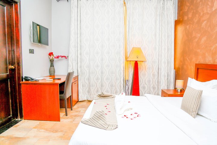 Room 33 of 159