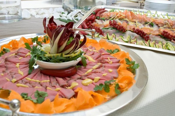 Dining 4 of 18