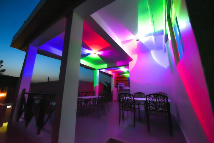 Lounge 26 of 38