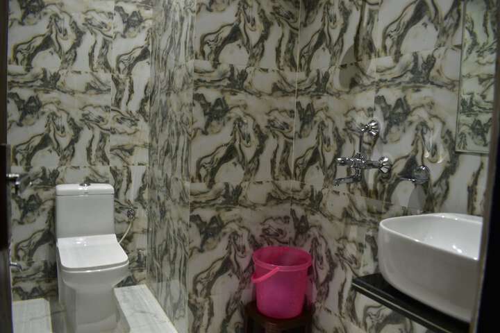 Room 18 of 27