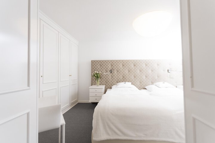 Room 4 of 40