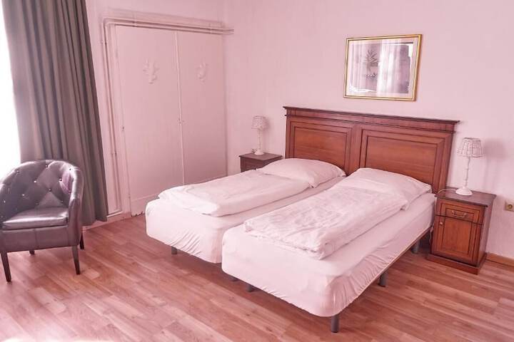 Room 10 of 66