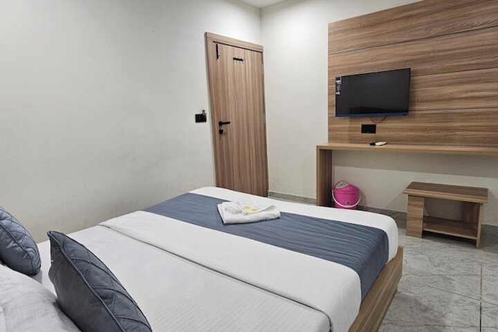 Room 13 of 33