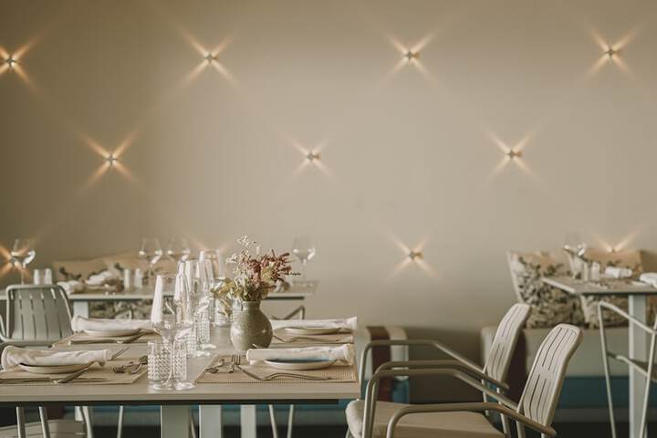 Dining 48 of 68