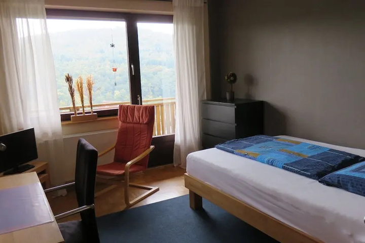 Room 5 of 16