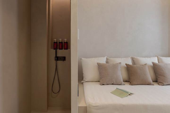Room 5 of 19