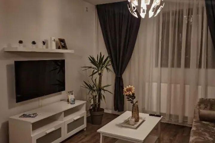 Room 5 of 12