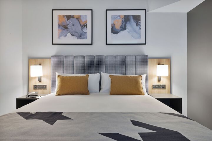 Room 25 of 106
