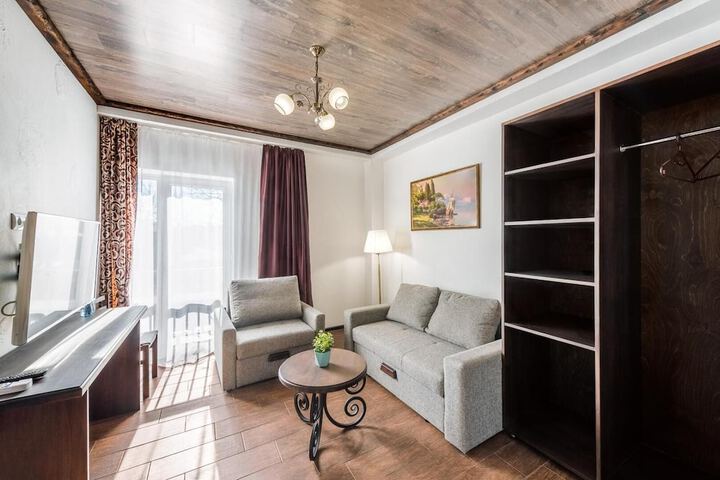 Room 21 of 47