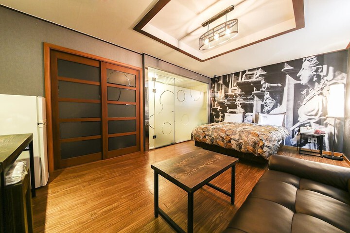 Room 11 of 49
