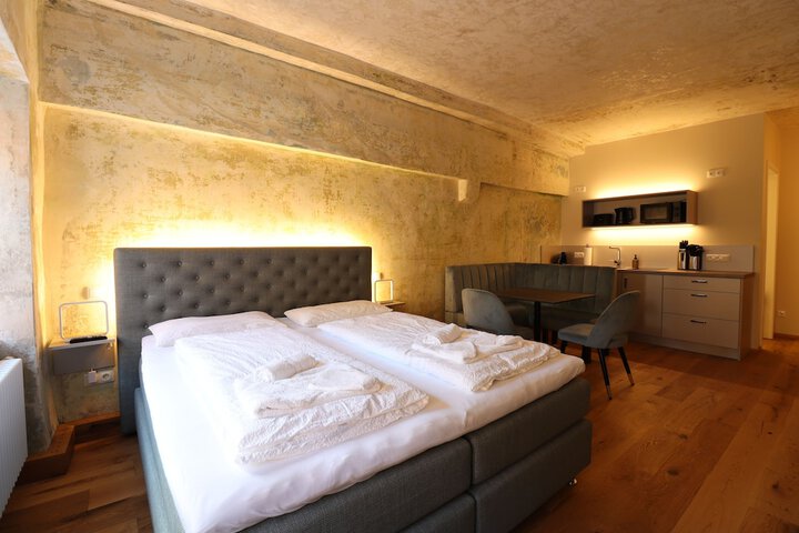 Room 40 of 102