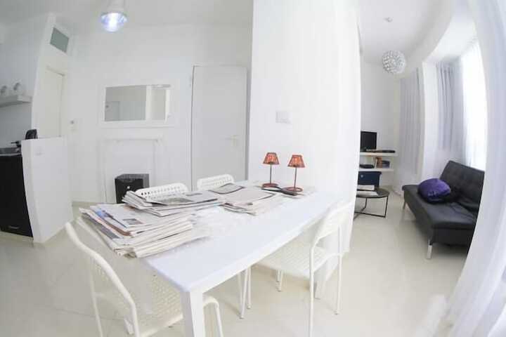 Room 9 of 10