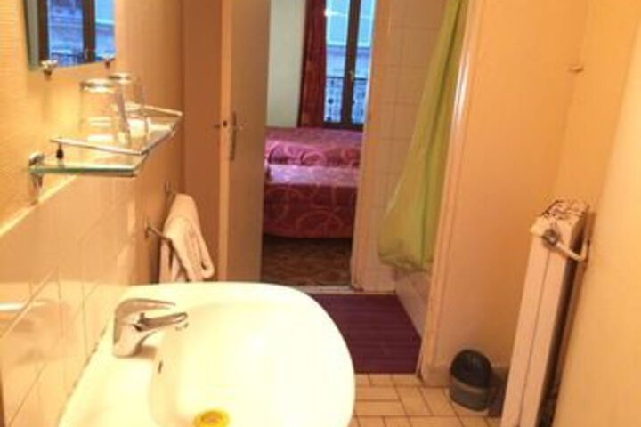 Room 7 of 28