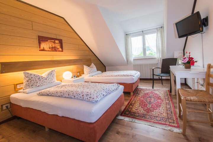 Room 3 of 7
