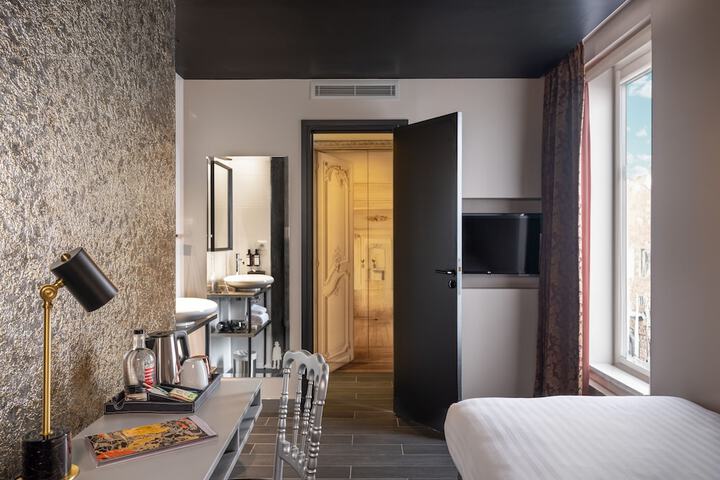 Room 11 of 39