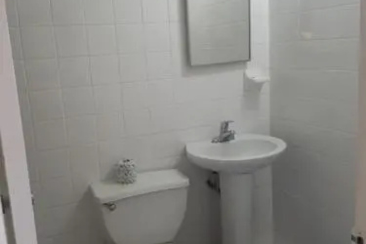 Room 6 of 11