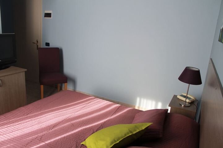 Room 8 of 37