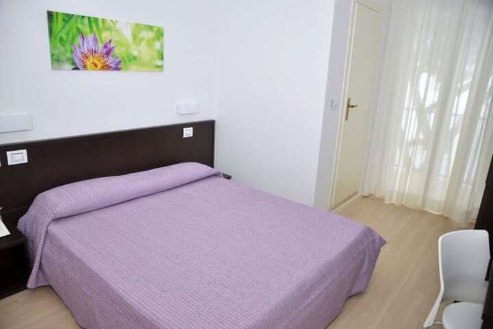 Room 8 of 28