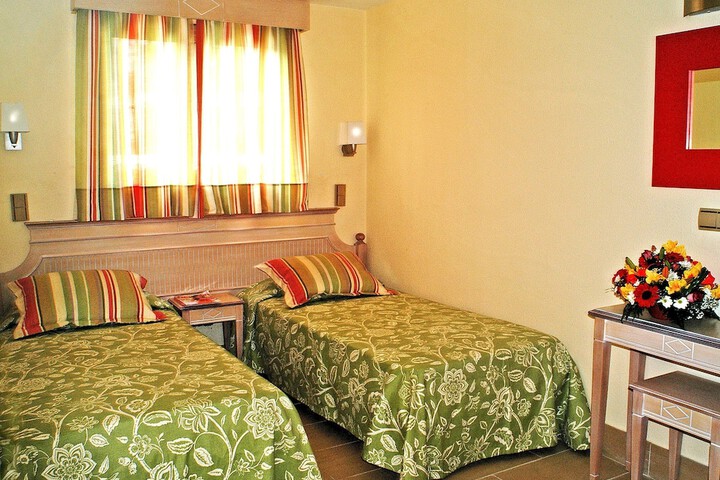 Room 3 of 41