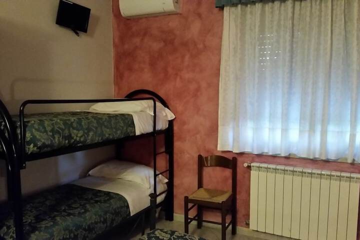 Room 6 of 53