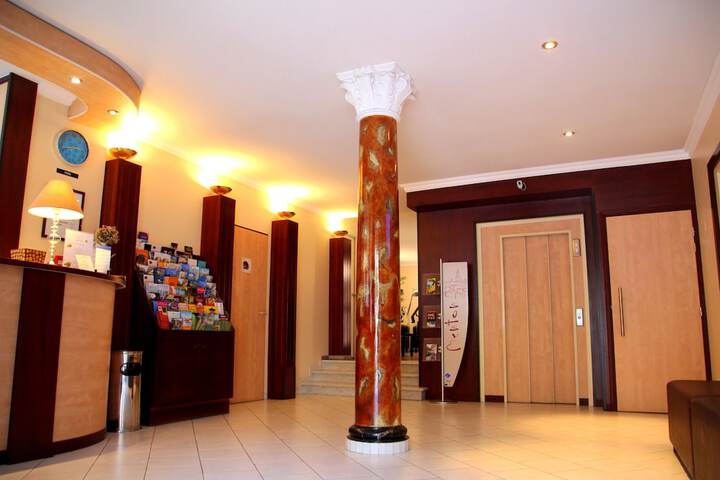 Entrance & Lobby
