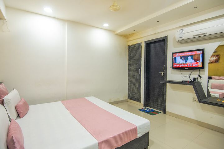 Room 13 of 27