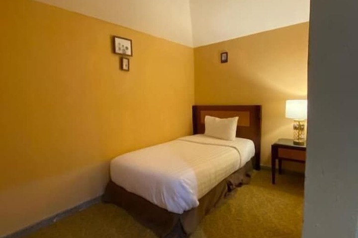 Room 8 of 85