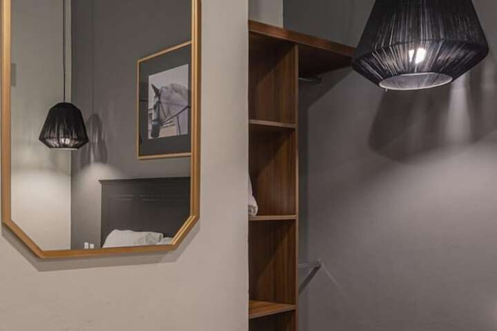 Room 9 of 16