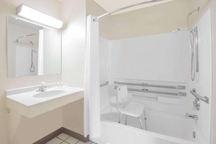 2 Double Beds (9 of 12)