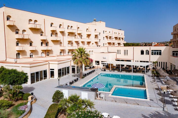 Pool Hotel