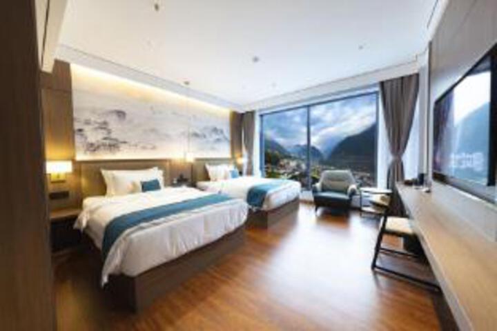Room 16 of 18