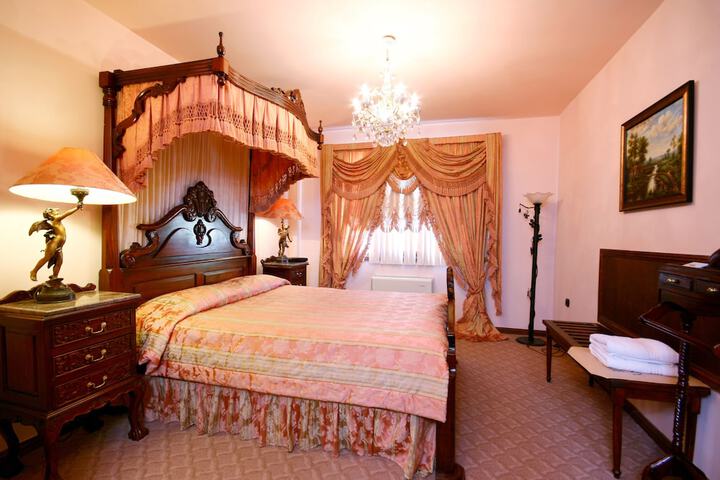 Room 5 of 35