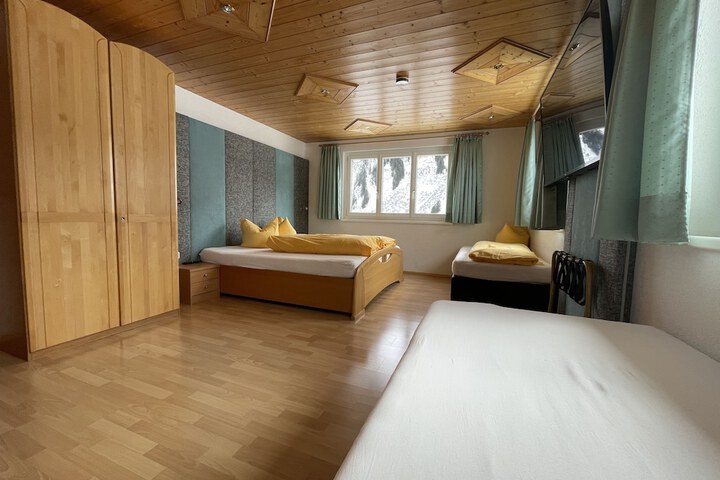 Room 32 of 149